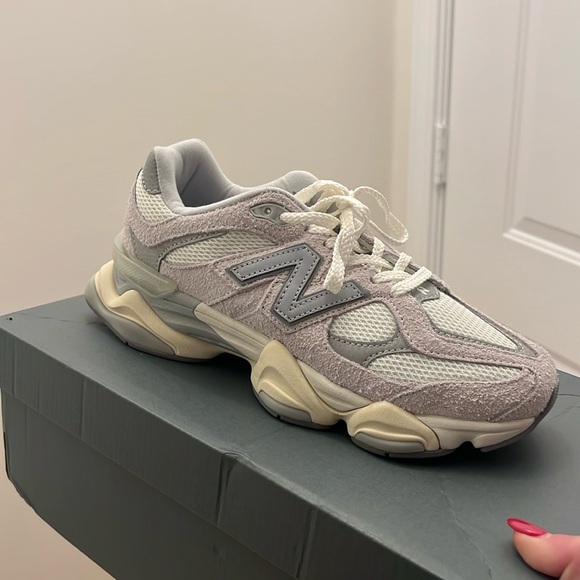 BRAND NEW UNWORN NEW BALANCE 9060 SUEDE “SEA SALT” - Picture 1 of 2